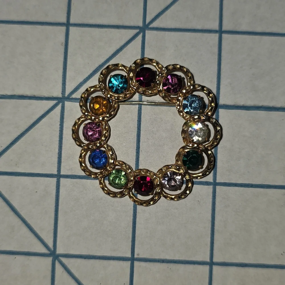 Vibrant Gold-Tone Multicolor Crystal‎ Brooch Vintage Lisa